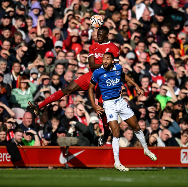 更为年轻球 更为年轻球